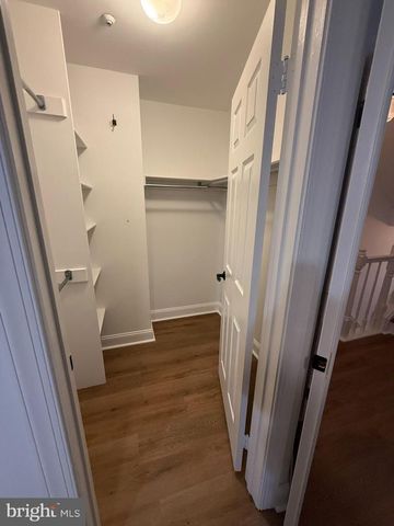 1516 N COLONIAL TER, Arlington, VA 22209