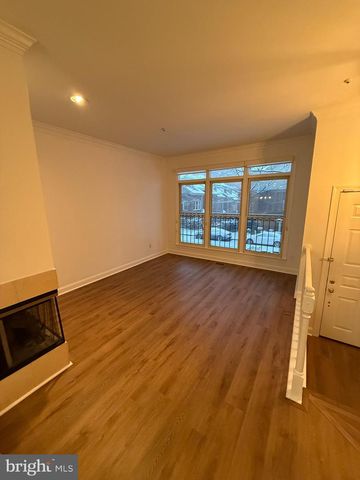 1516 N COLONIAL TER, Arlington, VA 22209