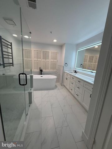 1516 N COLONIAL TER, Arlington, VA 22209