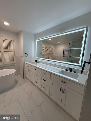 1516 N COLONIAL TER, Arlington, VA 22209