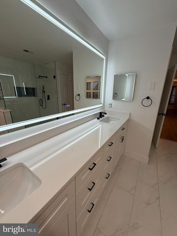 1516 N COLONIAL TER, Arlington, VA 22209