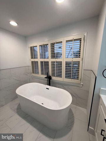 1516 N COLONIAL TER, Arlington, VA 22209