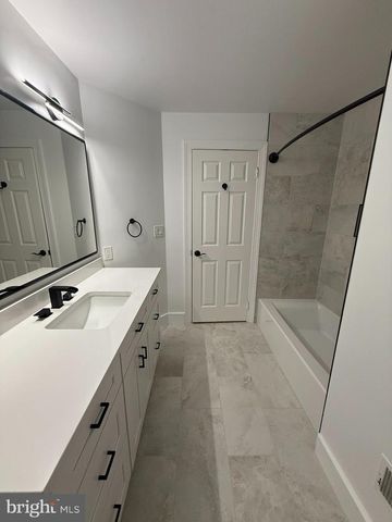 1516 N COLONIAL TER, Arlington, VA 22209