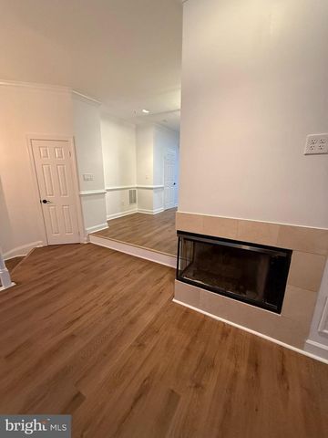 1516 N COLONIAL TER, Arlington, VA 22209
