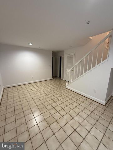 1516 N COLONIAL TER, Arlington, VA 22209