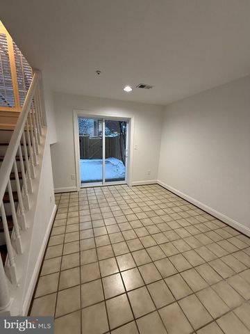 1516 N COLONIAL TER, Arlington, VA 22209