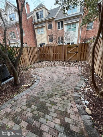 1516 N COLONIAL TER, Arlington, VA 22209