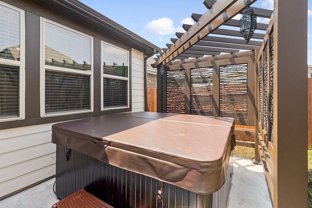 707 Eves Necklace DR, Buda, TX 78610
