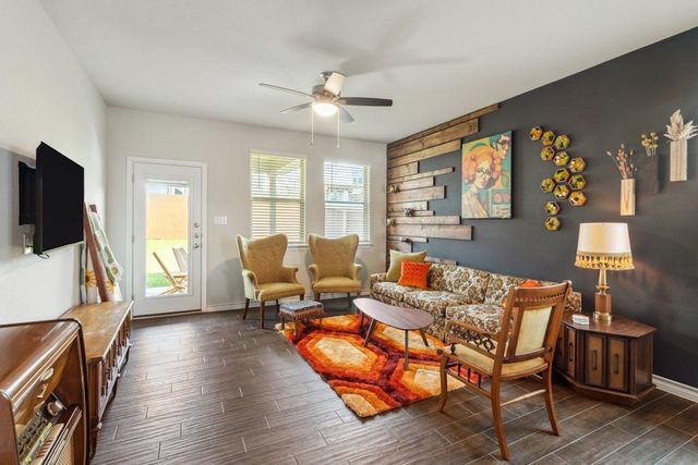707 Eves Necklace DR, Buda, TX 78610