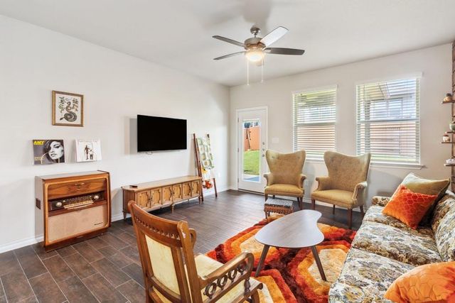 707 Eves Necklace DR, Buda, TX 78610