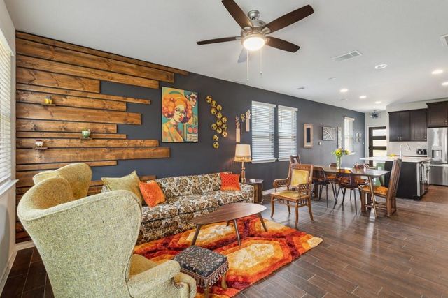 707 Eves Necklace DR, Buda, TX 78610