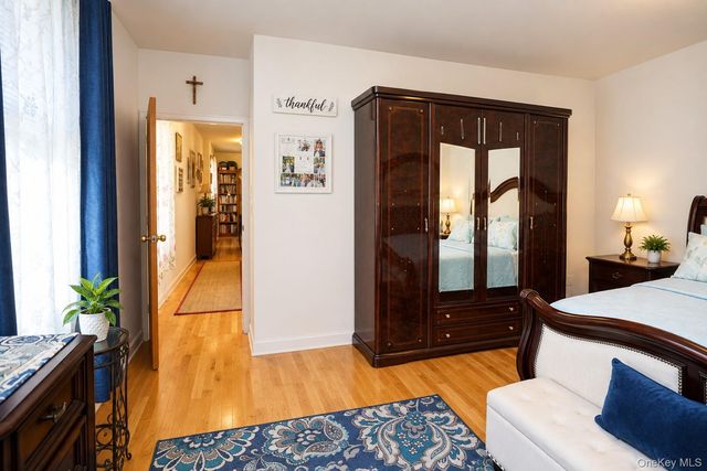 6075 59th Avenue, Maspeth, NY 11378