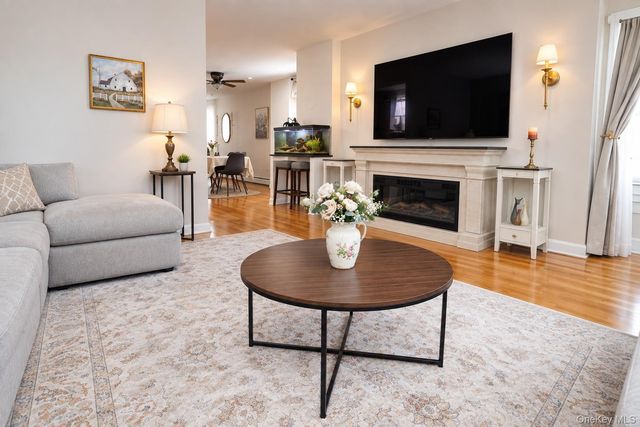 6075 59th Avenue, Maspeth, NY 11378