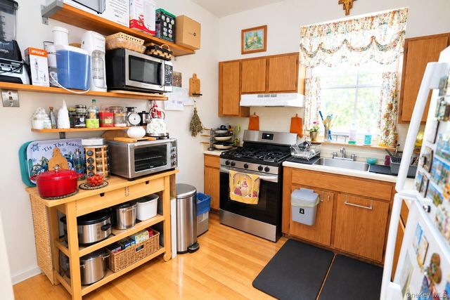 6075 59th Avenue, Maspeth, NY 11378