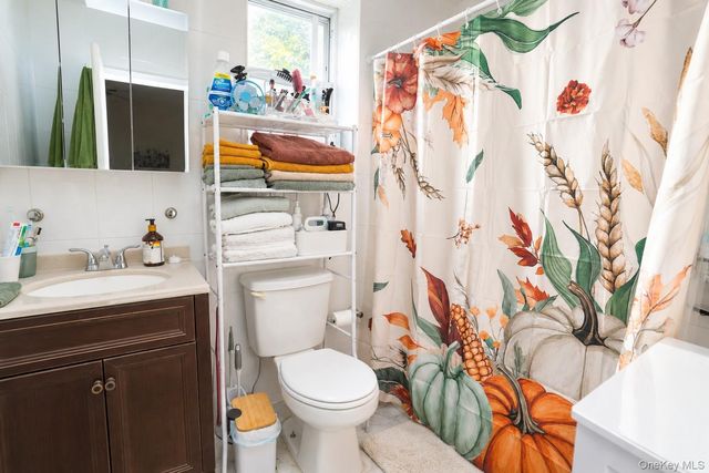 6075 59th Avenue, Maspeth, NY 11378