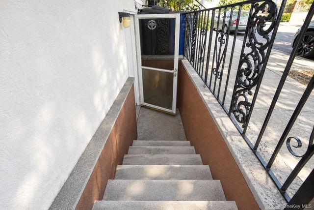 6075 59th Avenue, Maspeth, NY 11378