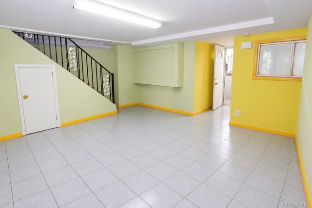 6075 59th Avenue, Maspeth, NY 11378