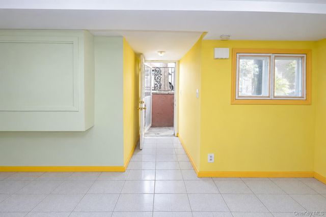 6075 59th Avenue, Maspeth, NY 11378