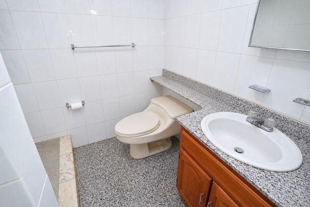 6075 59th Avenue, Maspeth, NY 11378
