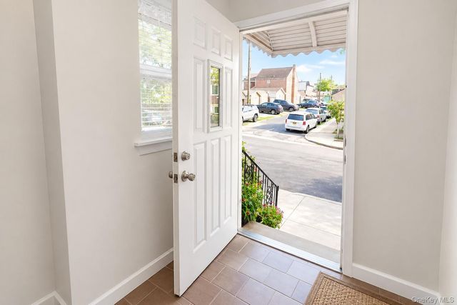 6075 59th Avenue, Maspeth, NY 11378