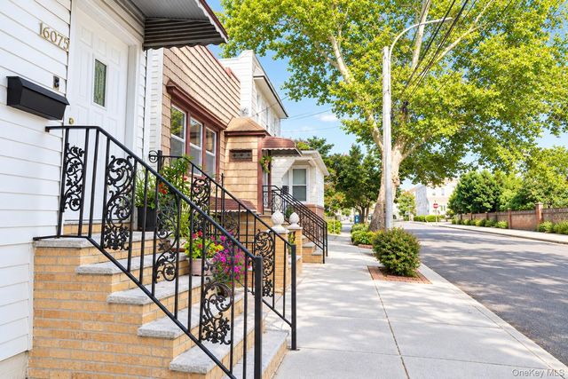6075 59th Avenue, Maspeth, NY 11378