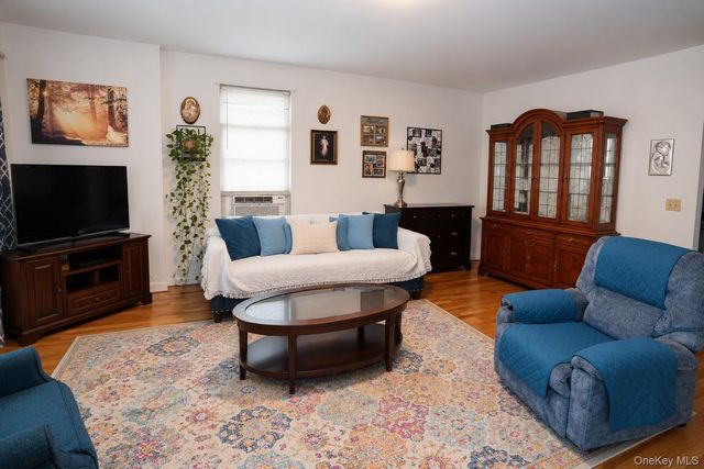 6075 59th Avenue, Maspeth, NY 11378