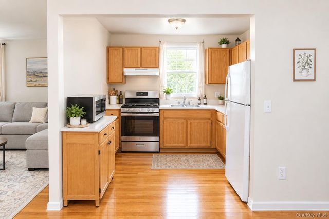 6075 59th Avenue, Maspeth, NY 11378