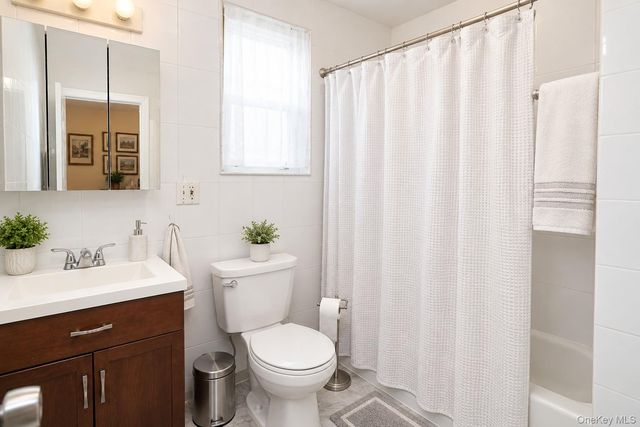 6075 59th Avenue, Maspeth, NY 11378