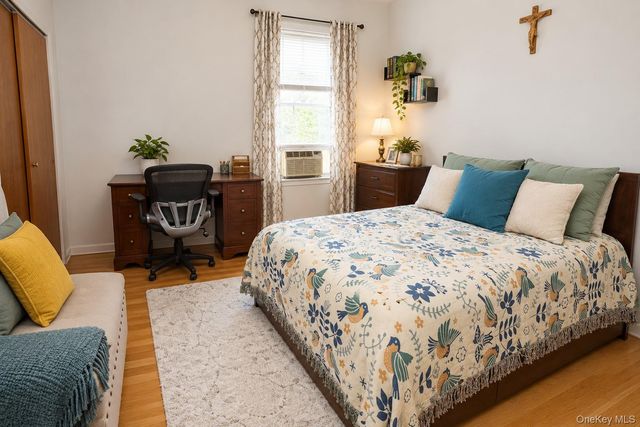 6075 59th Avenue, Maspeth, NY 11378