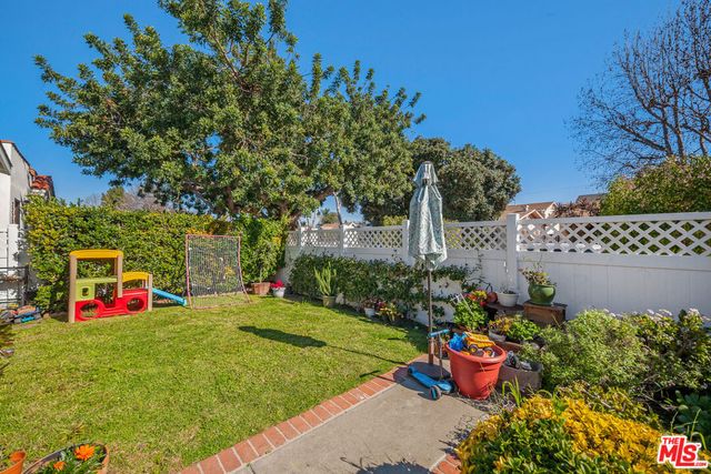 2227 Alsace Avenue, Los Angeles, CA 90016