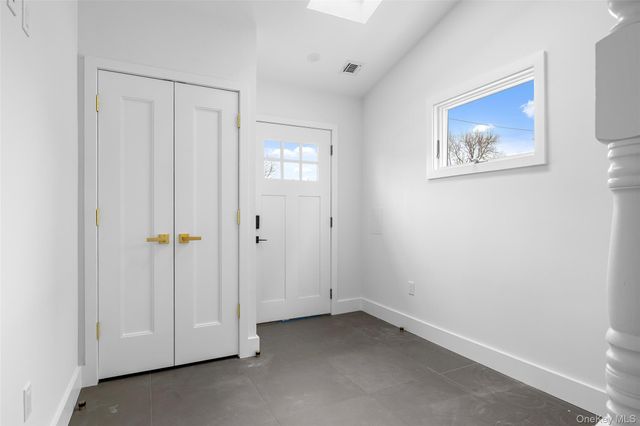 36 Kildare Road, Island Park, NY 11558