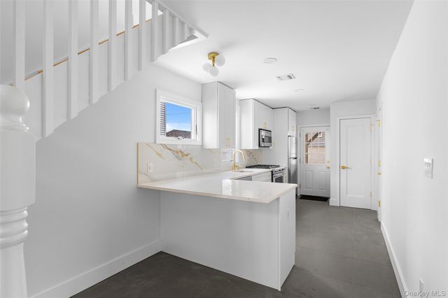 36 Kildare Road, Island Park, NY 11558