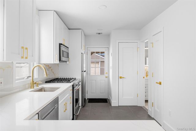 36 Kildare Road, Island Park, NY 11558