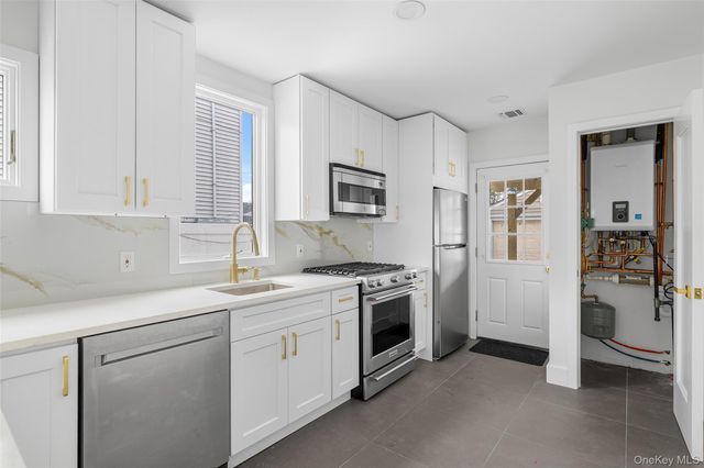 36 Kildare Road, Island Park, NY 11558