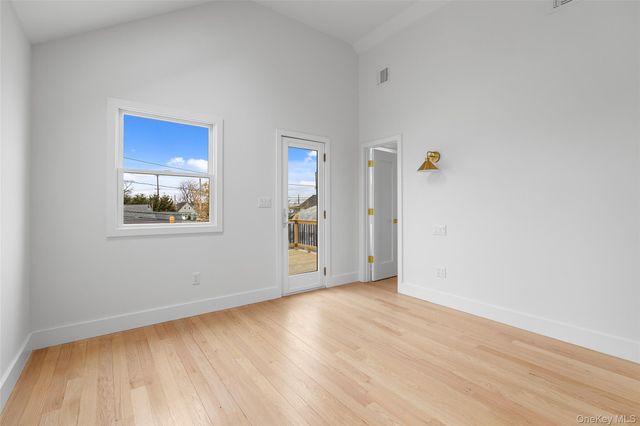 36 Kildare Road, Island Park, NY 11558