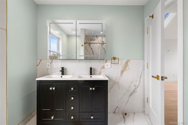 36 Kildare Road, Island Park, NY 11558