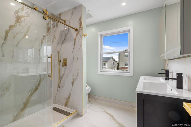 36 Kildare Road, Island Park, NY 11558