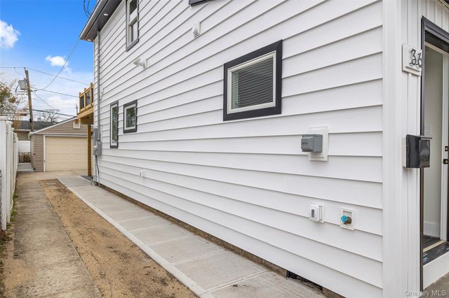 36 Kildare Road, Island Park, NY 11558