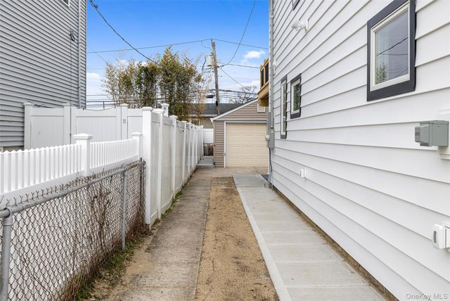 36 Kildare Road, Island Park, NY 11558