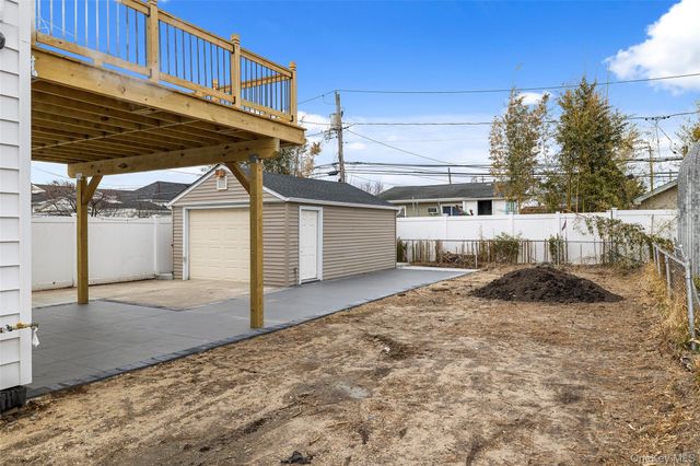 36 Kildare Road, Island Park, NY 11558