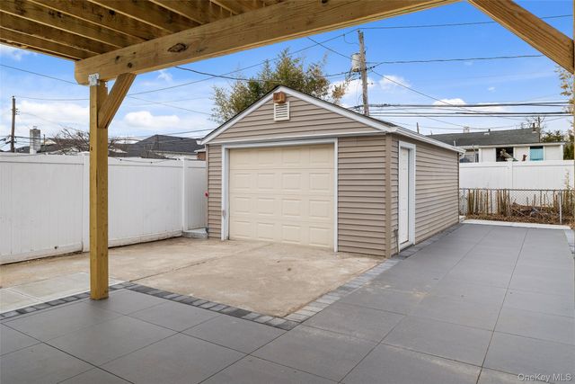 36 Kildare Road, Island Park, NY 11558