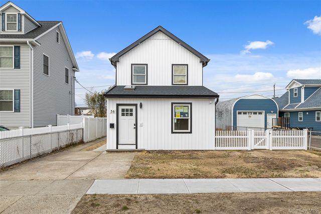 36 Kildare Road, Island Park, NY 11558