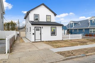 36 Kildare Road, Island Park, NY 11558