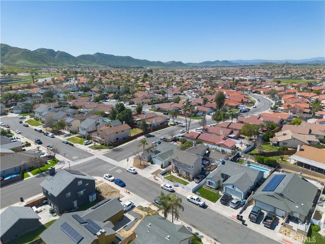 1393 Rabbit Peak, Hemet, CA 92545
