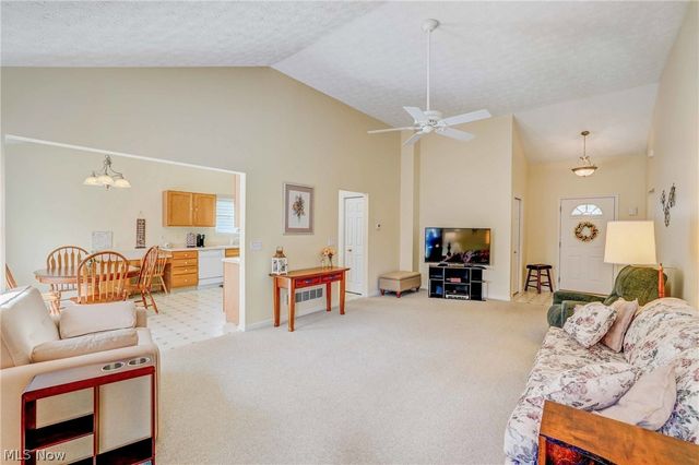 6041 Creekside Drive, Parma Heights, OH 44130