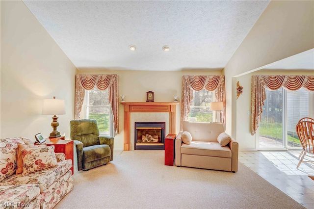 6041 Creekside Drive, Parma Heights, OH 44130