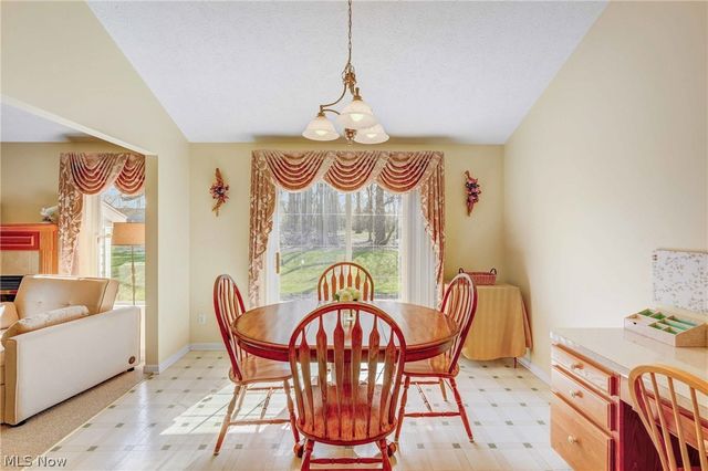 6041 Creekside Drive, Parma Heights, OH 44130