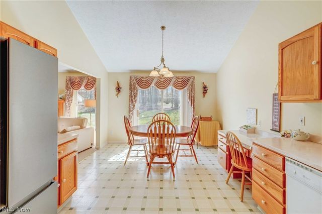 6041 Creekside Drive, Parma Heights, OH 44130