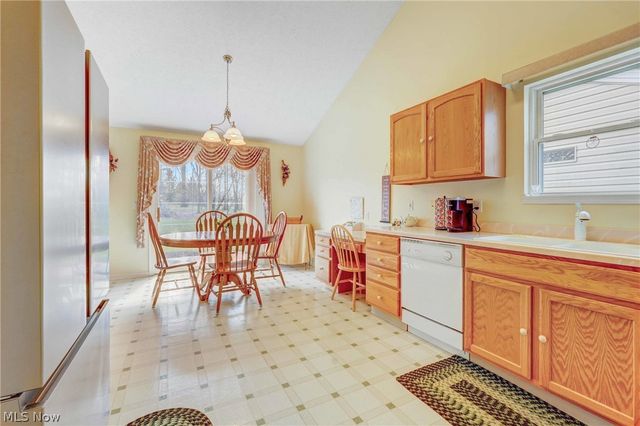 6041 Creekside Drive, Parma Heights, OH 44130