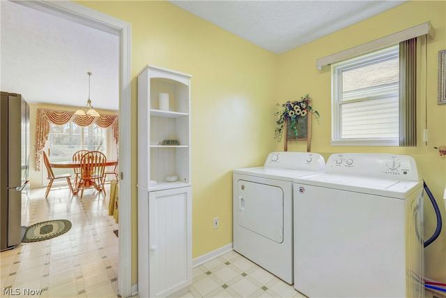 6041 Creekside Drive, Parma Heights, OH 44130